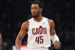 开云体育-米切尔谈失误：关键是要提升比赛专注度 我们必须要做得更好